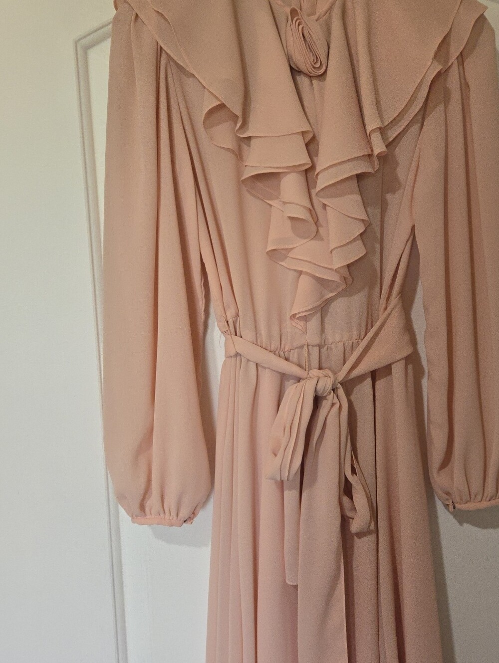 Vintage 1960s? Union Made Pink Ruffle Flower Front Tie-Waist Dress, SIZE S? - Picture 5 of 16